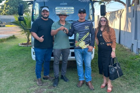 AGRICULTORES FAMILIARES DE BOA VISTA DO SUL RECEBEM CAMINHÃO PARA FORTALECER A PRODUÇÃO RURAL