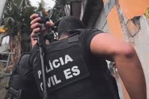 Ação policial mira mais de 60 procurados por crimes de estupro, assassinato e tráfico no ES e na BA