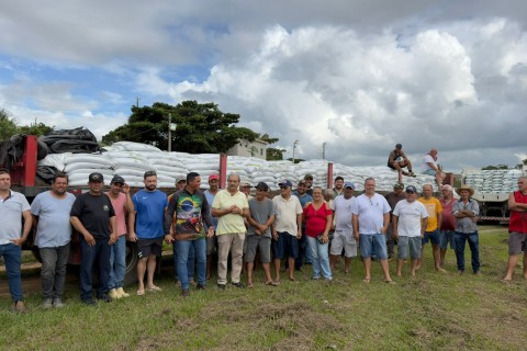 Prefeitura de Marataízes entrega insumos e reforça apoio à agricultura local