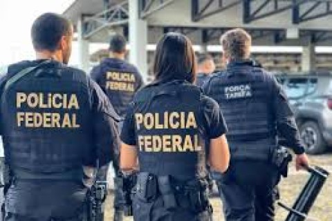 "Jovem de 19 anos é capturado pela Polícia Federal durante operação em São Mateus, no Espírito Santo, na manhã desta segunda-feira (4)"